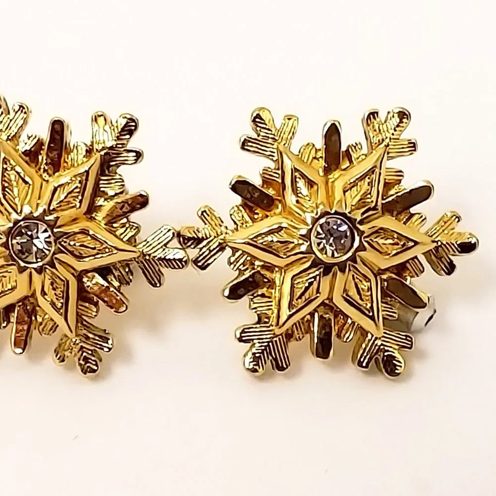 Vintage AVON 3D Gold Finish SNOWFLAKE Pierced Earrings with Rhinestone Accent